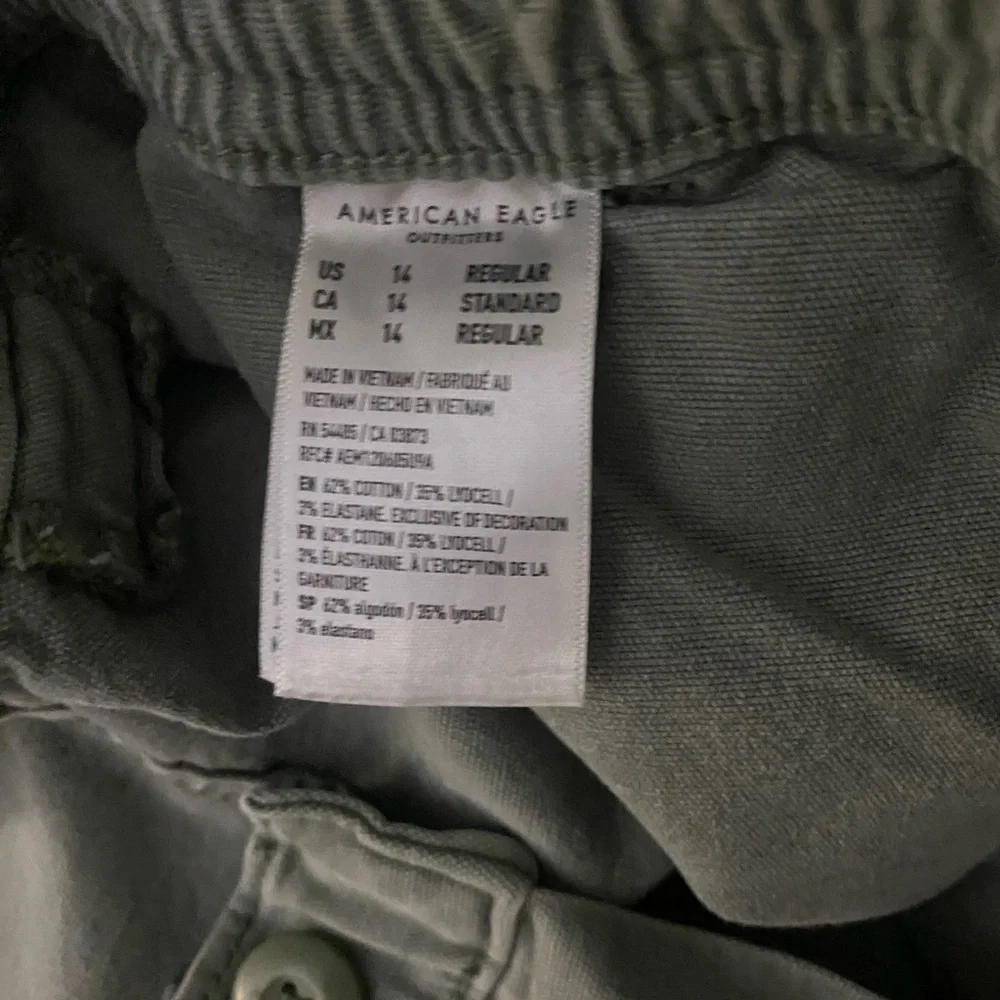 American Eagle Outfitters Green Cargo Pants - Picture 4 of 6